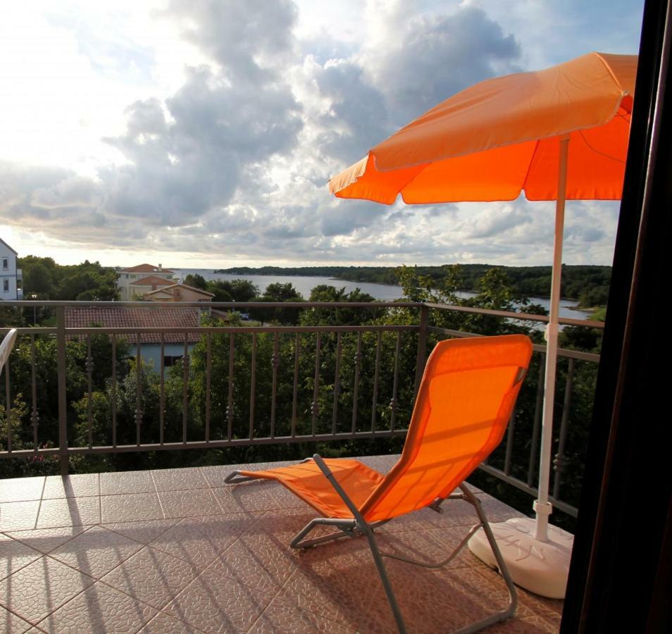 Apartment In Funtana With Seaview, Balcony, Air Condition, Wifi ภายนอก รูปภาพ